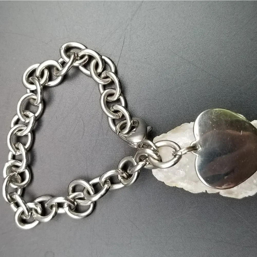 Silver heart charm bracelet classic elegant ladies jewelry B235